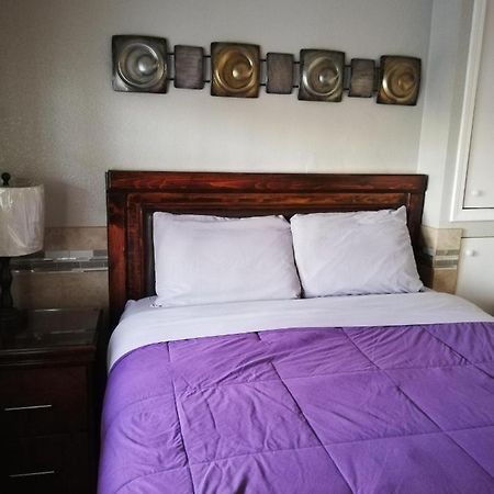 Suites Leon Rojo Tijuana Eksteriør billede