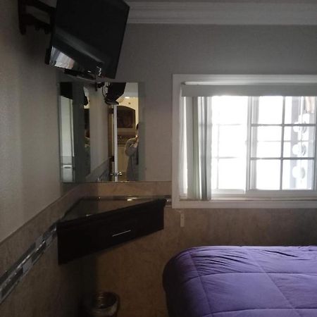 Suites Leon Rojo Tijuana Eksteriør billede