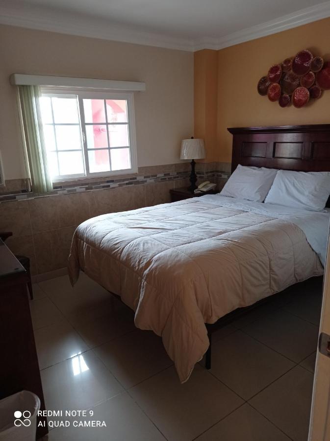 Suites Leon Rojo Tijuana Eksteriør billede