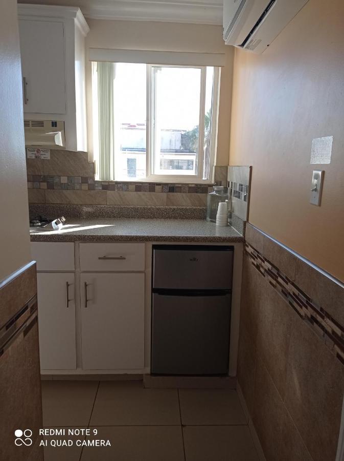 Suites Leon Rojo Tijuana Eksteriør billede