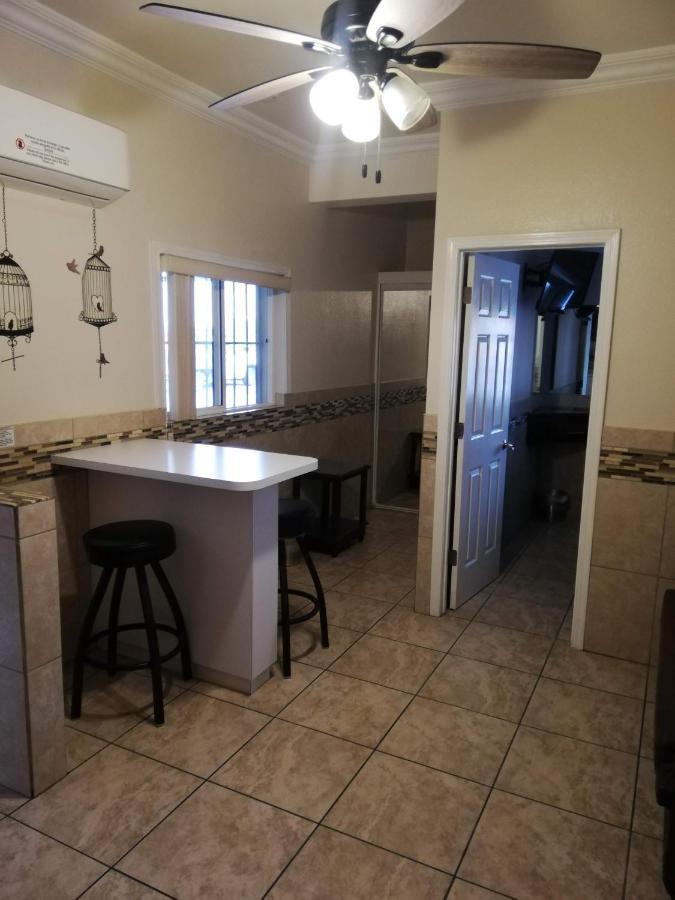 Suites Leon Rojo Tijuana Eksteriør billede