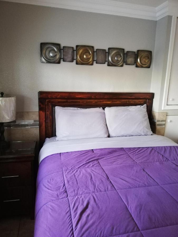 Suites Leon Rojo Tijuana Eksteriør billede