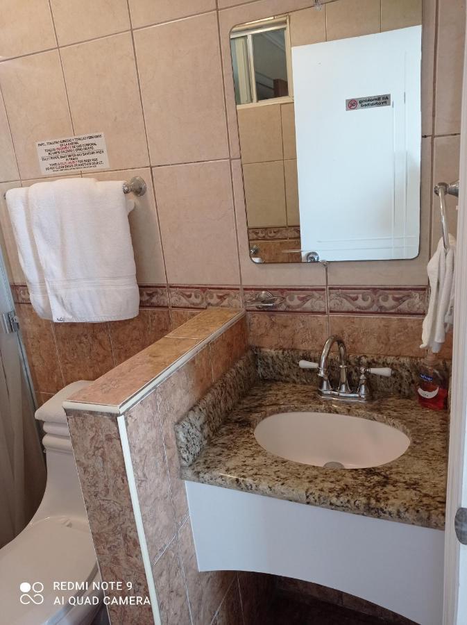 Suites Leon Rojo Tijuana Eksteriør billede
