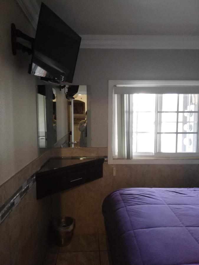 Suites Leon Rojo Tijuana Eksteriør billede
