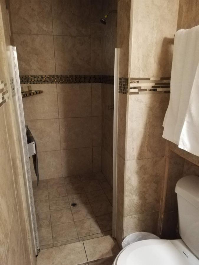 Suites Leon Rojo Tijuana Eksteriør billede