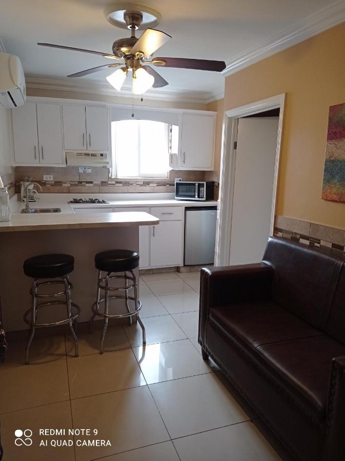 Suites Leon Rojo Tijuana Eksteriør billede